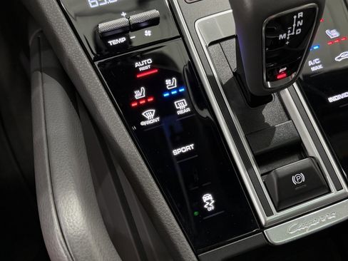 Certified 2023 Porsche Cayenne AWD/4WD image 38