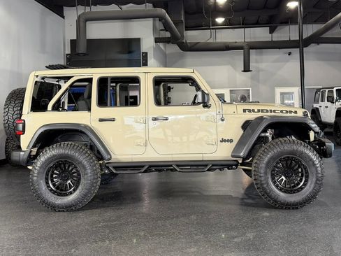 Used 2022 Jeep Wrangler Unlimited Rubicon 4xe w/ Steel Bumper Group image 15