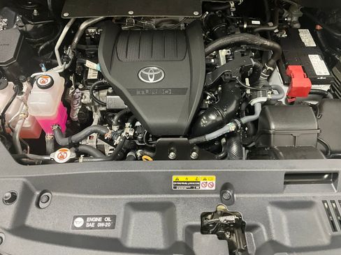 Used 2023 Toyota Highlander L AWD/4WD image 11