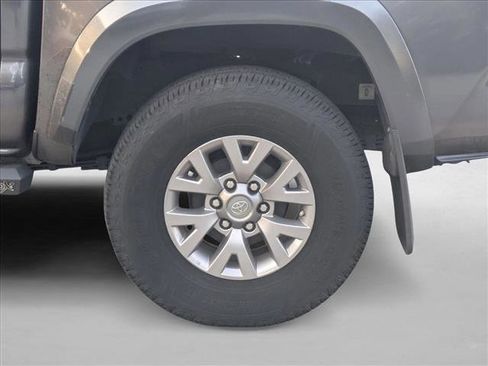 Used 2017 Toyota Tacoma TRD Off-Road image 14