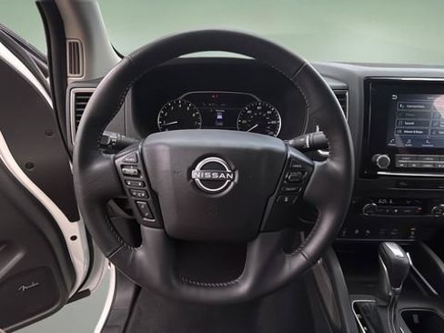 Used 2024 Nissan Frontier SL w/ Technology Package RWD image 13