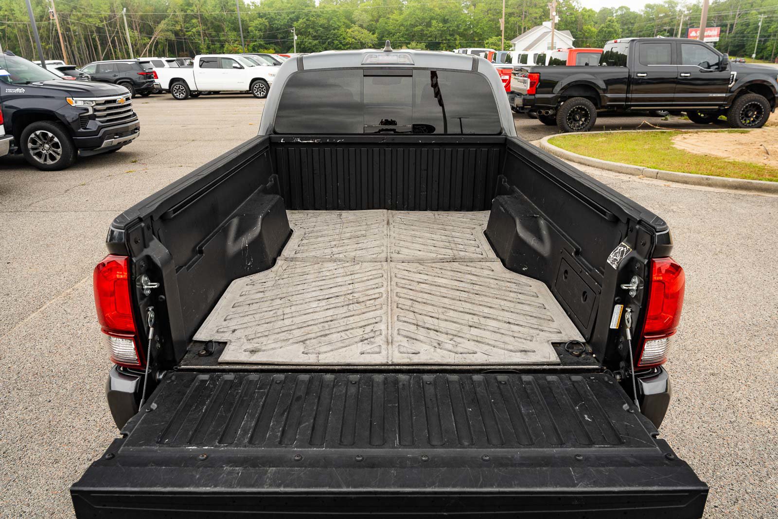 Used 2022 Toyota Tacoma SR5 w/ Technology Package RWD image 16