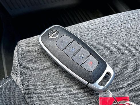 Used 2023 Nissan Rogue SV FWD image 15