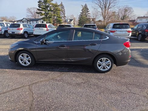 Used 2017 Chevrolet Cruze LT image 5