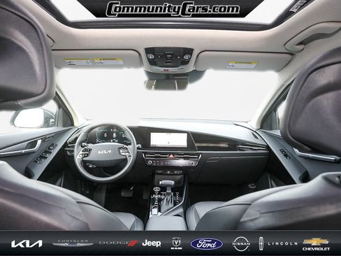 Certified 2025 Kia Niro SX image 25