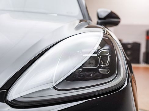 Used 2023 Porsche Cayenne Platinum Edition image 11