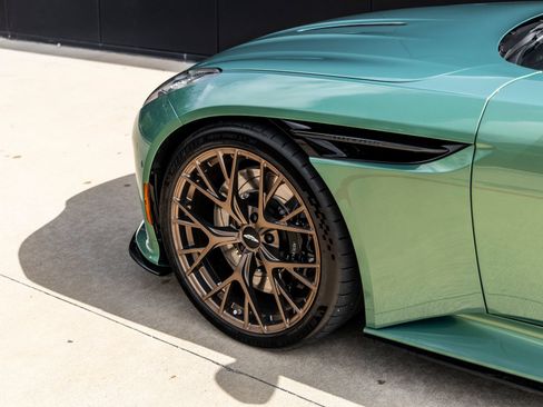 Used 2025 Aston Martin DB12 Coupe RWD image 15