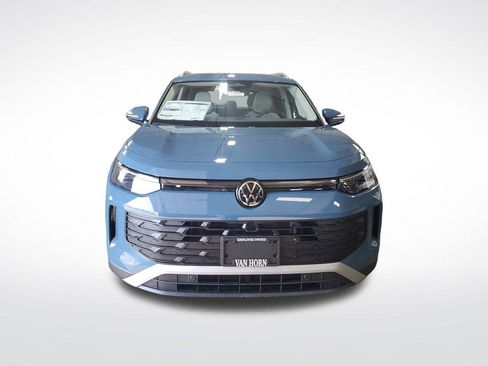 New 2025 Volkswagen Tiguan SE image 11