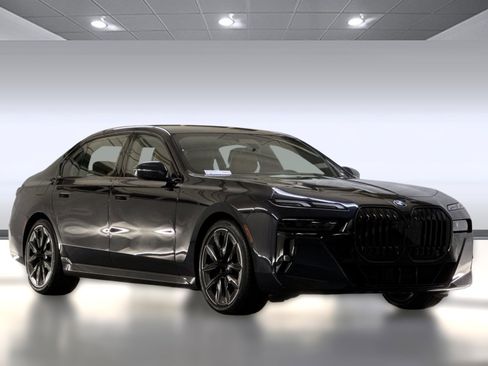 New 2026 BMW 740i image 6