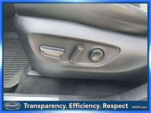 Used 2023 Toyota Highlander Limited image 18