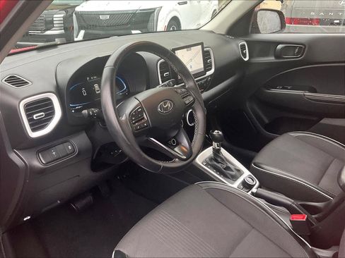 Used 2023 Hyundai Venue Limited image 8