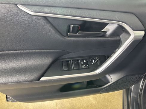 Used 2019 Toyota RAV4 LE w/ All Weather Liner Package AWD/4WD image 26