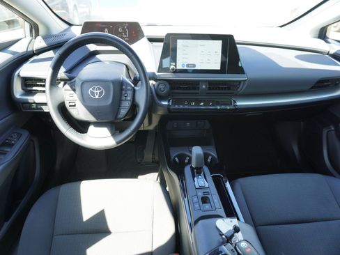 Used 2025 Toyota Prius LE FWD image 2