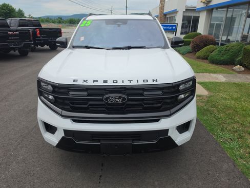 Used 2025 Ford Expedition Max Platinum AWD/4WD image 10