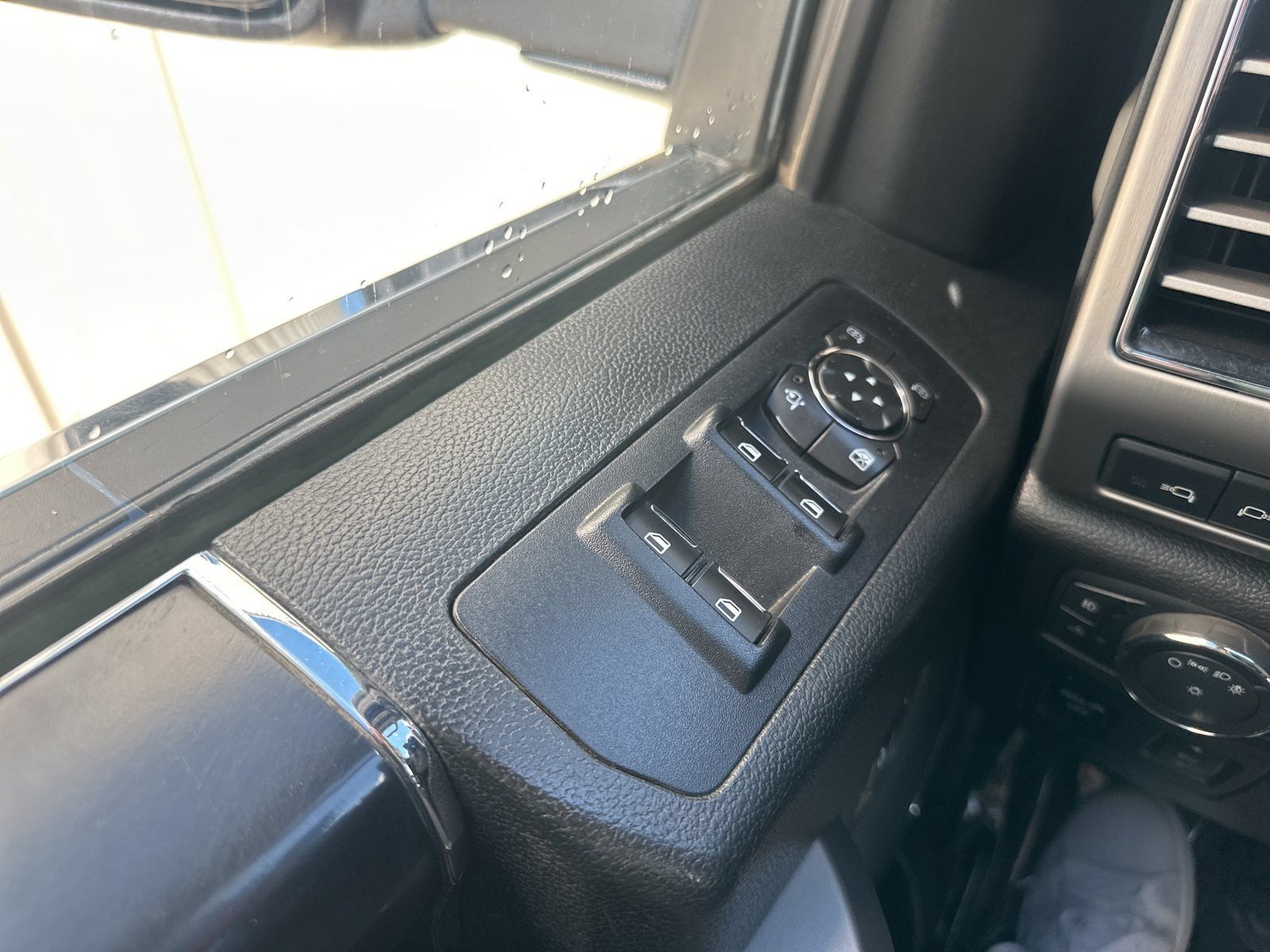 Used 2018 Ford F150 Platinum w/ Equipment Group 701A Luxury AWD/4WD image 10