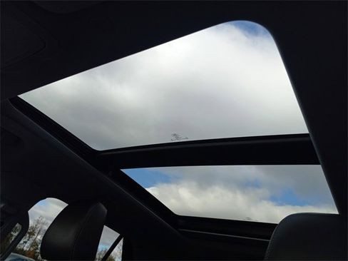 Used 2022 Ford Explorer XLT w/ Equipment Group 202A image 25