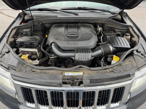 Used 2011 Jeep Grand Cherokee Laredo AWD/4WD image 24