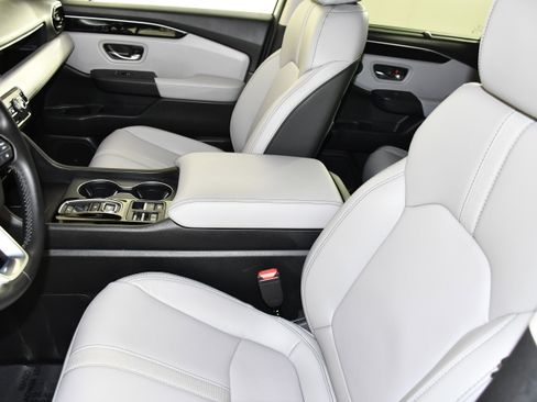 Certified 2025 Honda Pilot EX-L image 38