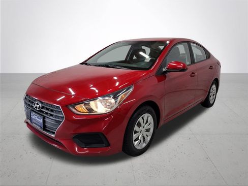 Used 2018 Hyundai Accent SE FWD image 2