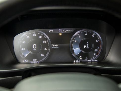 Used 2021 Volvo XC40 T5 Momentum w/ Protection Package Premier image 24