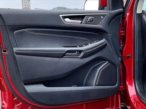 Used 2020 Ford Edge Titanium image 17