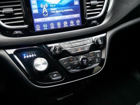 Used 2019 Chrysler Pacifica Touring-L w/ S Appearance Package image 30