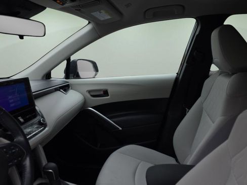 Used 2023 Toyota Corolla Cross LE image 11