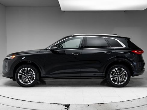 Certified 2025 Audi Q5 Premium w/ Convenience Package AWD/4WD image 2