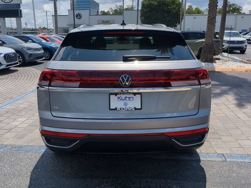 Used 2024 Volkswagen Atlas Cross Sport SE FWD image 5