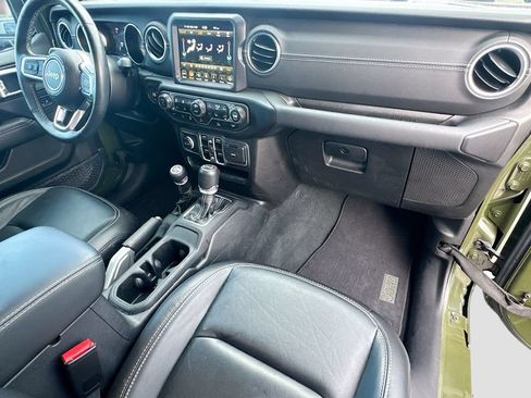 Used 2023 Jeep Wrangler Unlimited Sahara w/ Cold Weather Group AWD/4WD image 33