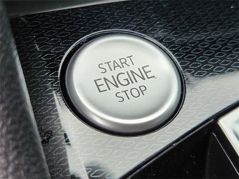 New 2025 Volkswagen Taos SE image 21