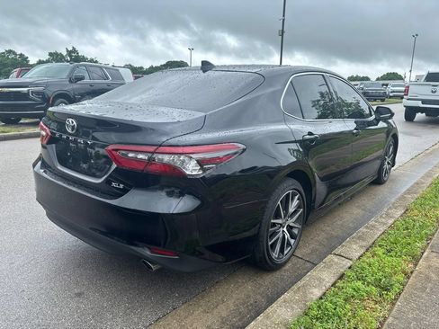 Used 2023 Toyota Camry XLE FWD image 3