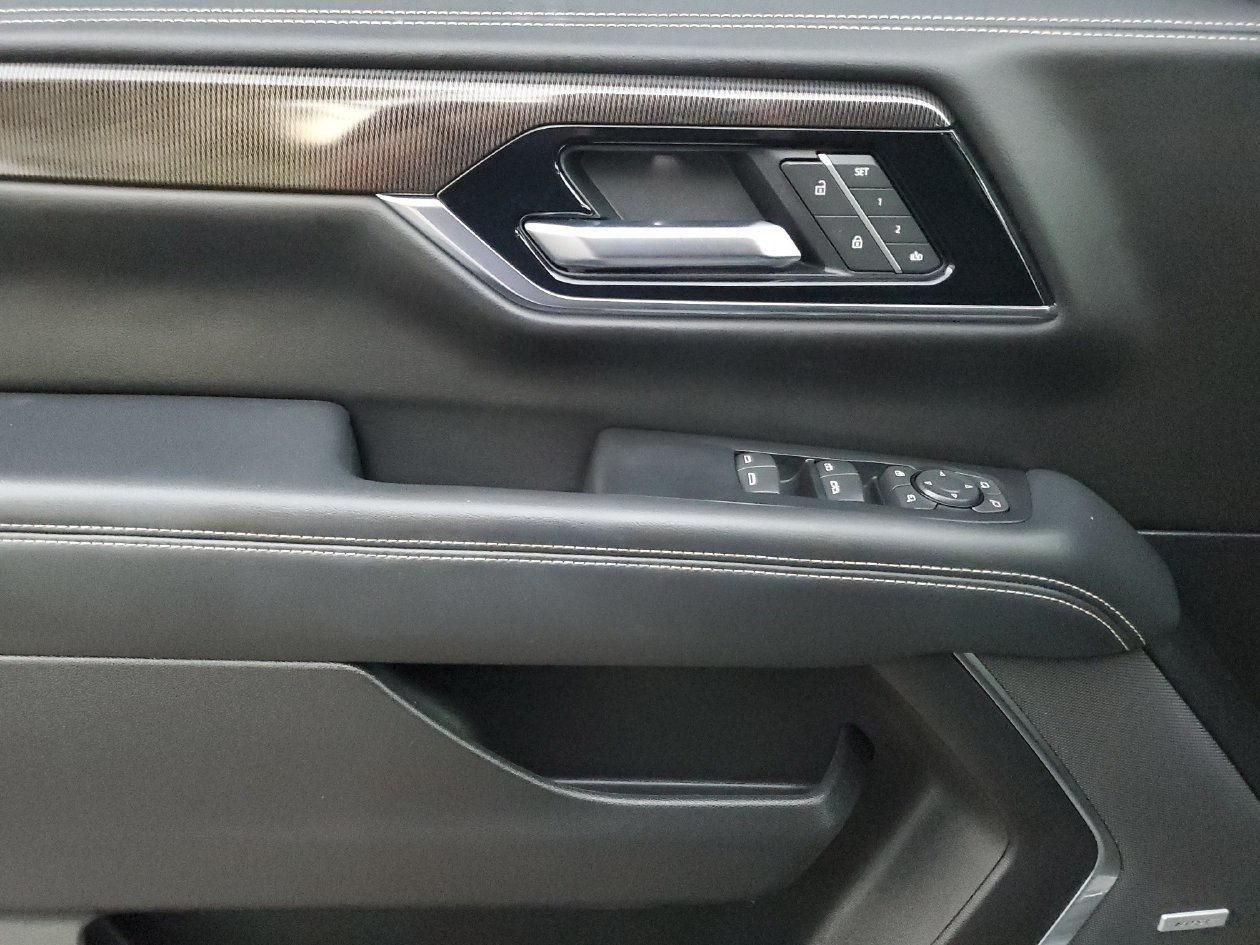 Used 2025 GMC Yukon Elevation w/ Technology Package RWD image 16