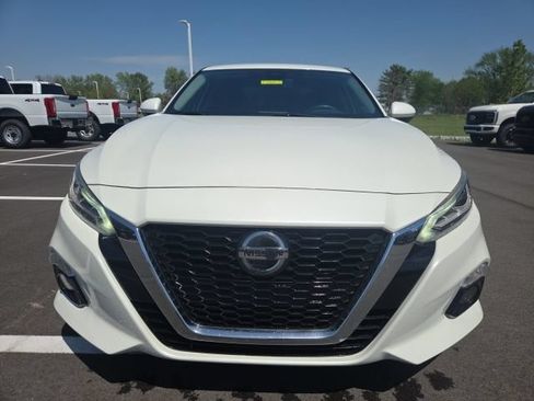 Used 2020 Nissan Altima 2.0 Platinum FWD image 3