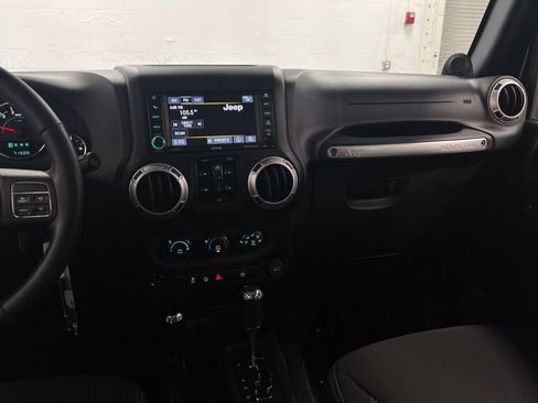 Used 2013 Jeep Wrangler Unlimited Sahara w/ Connectivity Group AWD/4WD image 19