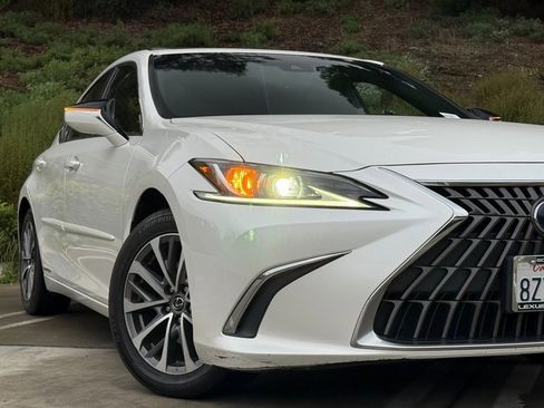 Used 2022 Lexus ES 300h image 5