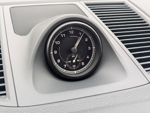 Used 2025 Porsche Macan image 21