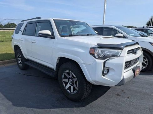 Used 2021 Toyota 4Runner TRD Off-Road Premium AWD/4WD image 2