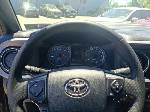 Used 2016 Toyota Tacoma TRD Sport w/ Premium & Technology Package AWD/4WD image 19