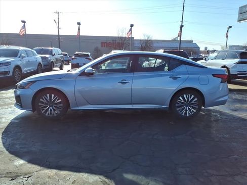 Used 2023 Nissan Altima 2.5 SV image 4