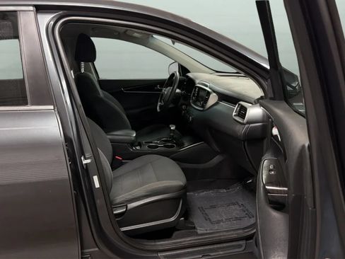 Used 2019 Kia Sorento FWD image 21