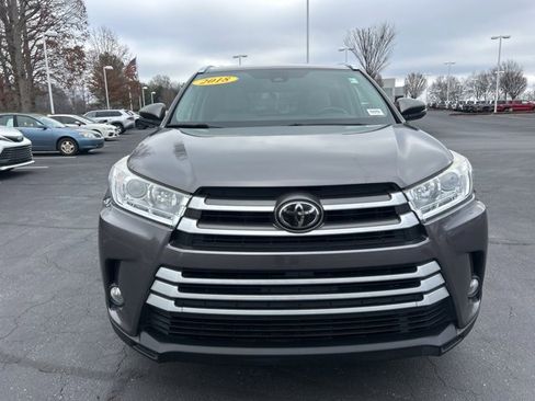 Used 2018 Toyota Highlander XLE image 2