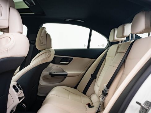 Used 2025 Mercedes-Benz C 300 4MATIC Sedan image 21