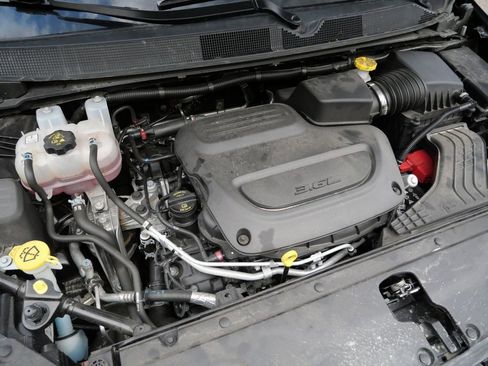 Used 2025 Chrysler Pacifica Select FWD image 10