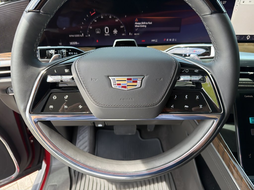 Certified 2026 Cadillac Escalade ESV Platinum Sport w/ LPO, ONYX Package AWD/4WD image 34