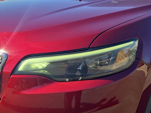 Used 2019 Jeep Cherokee Limited image 9