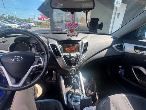 Used 2012 Hyundai Veloster w/ Style Pkg FWD image 9