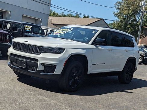 Used 2022 Jeep Grand Cherokee L Limited w/ Black Appearance Package image 5