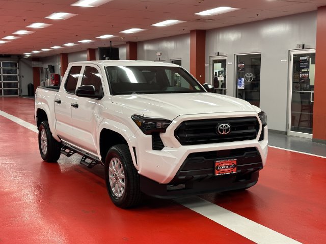Used 2025 Toyota Tacoma SR w/ SR Upgrade Package AWD/4WD image 2