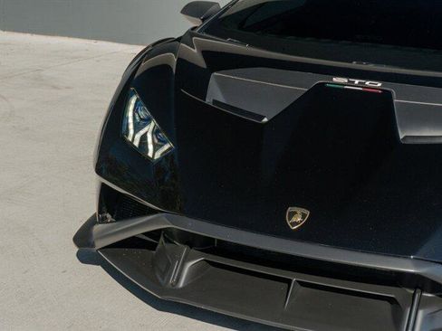 Used 2021 Lamborghini Huracan STO image 30
